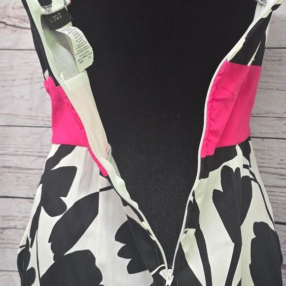 B smart sleeveless dress for women. - Picture 4 of 5